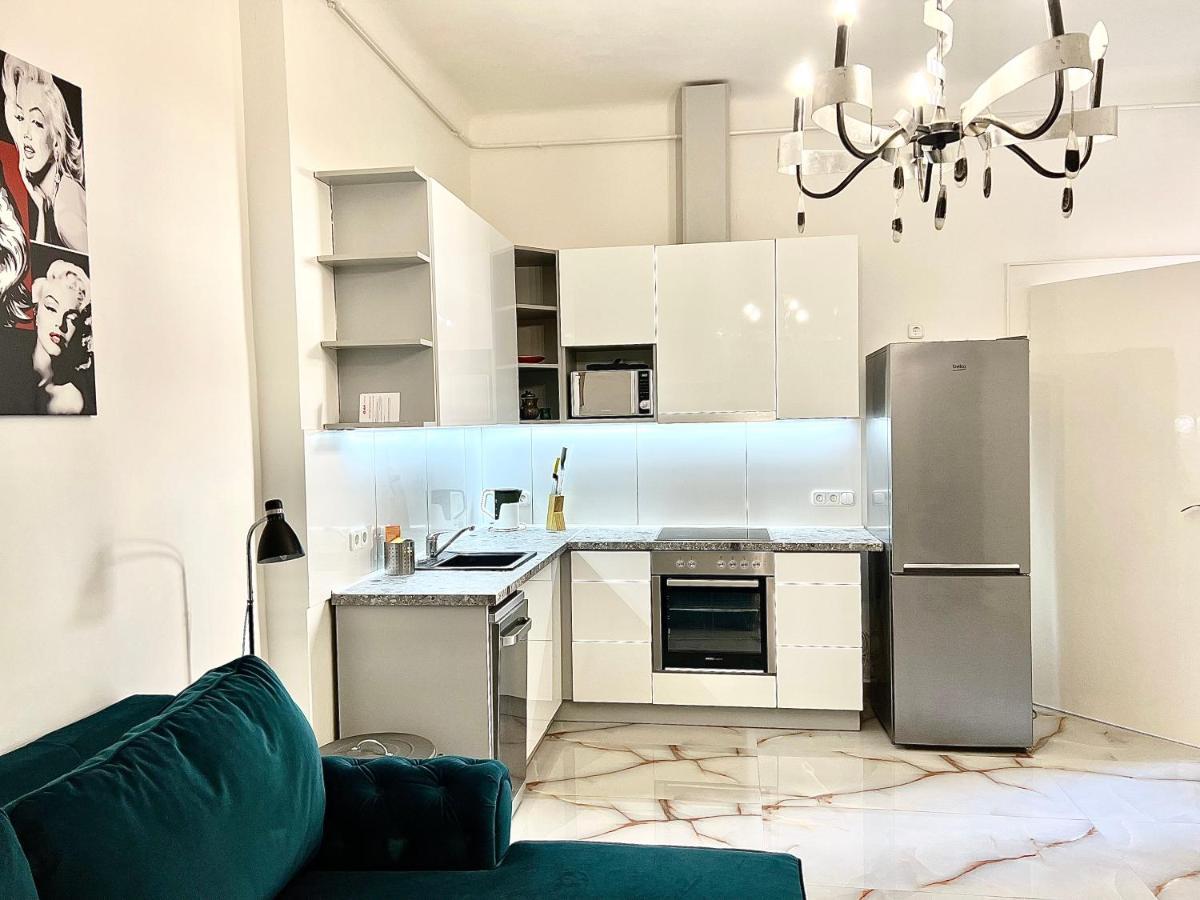 L8 Guesthouse Budapest Bagian luar foto