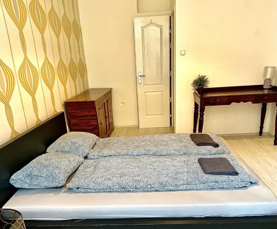 L8 Guesthouse Budapest Bagian luar foto
